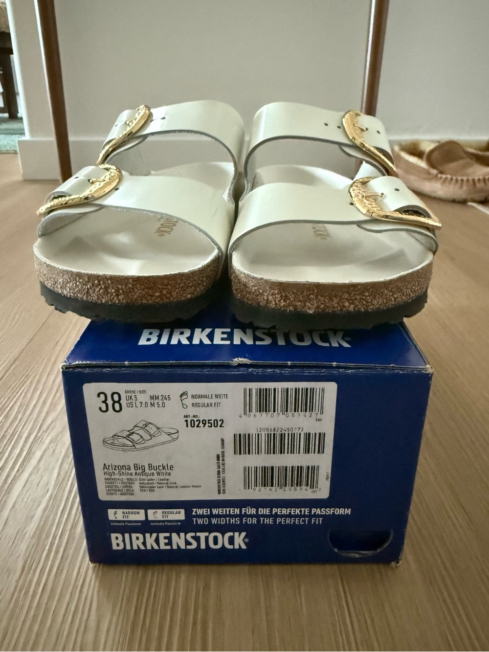 Birkenstock Arizona Hammered Big Buckle -
Antique White Patent Leather, EU 38 - Picture 3 of 5